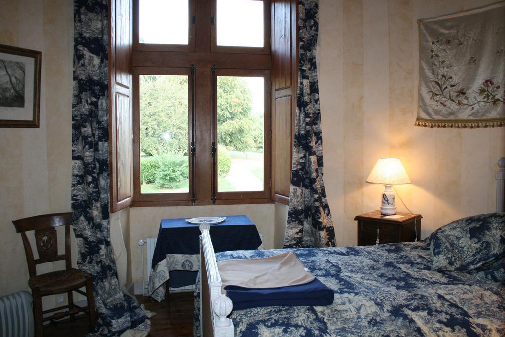 Bed and Breakfast Chateau De La Roche Martel Roiffé Zimmer foto