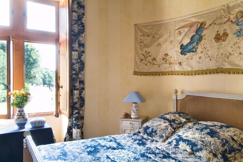 Bed and Breakfast Chateau De La Roche Martel Roiffé Zimmer foto