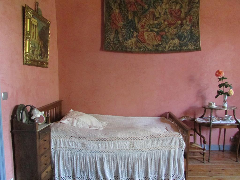 Bed and Breakfast Chateau De La Roche Martel Roiffé Zimmer foto