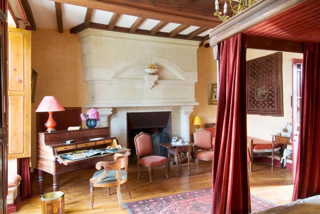Bed and Breakfast Chateau De La Roche Martel Roiffé Zimmer foto